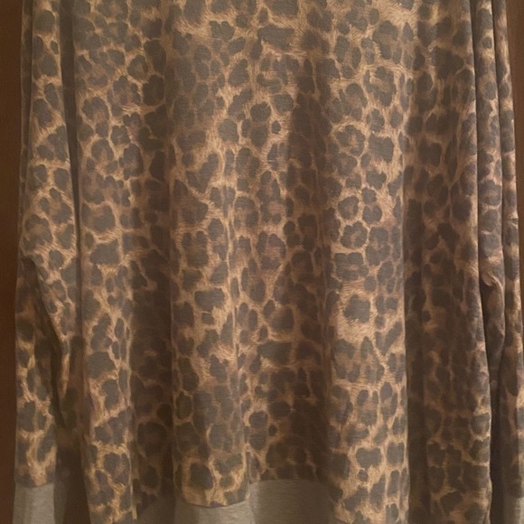 Animal print light sweatshirt - Picture 4 of 5
